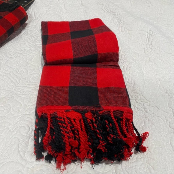 Christmas Tree Skirt with Table Throw - Picture 9 of 10